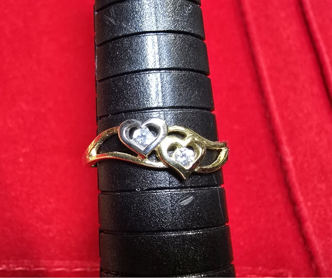 10k gold ring with hearts and white gold Size 7